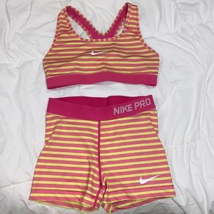 NIKE PROS STRIPED SHORTS SIZE SMALL